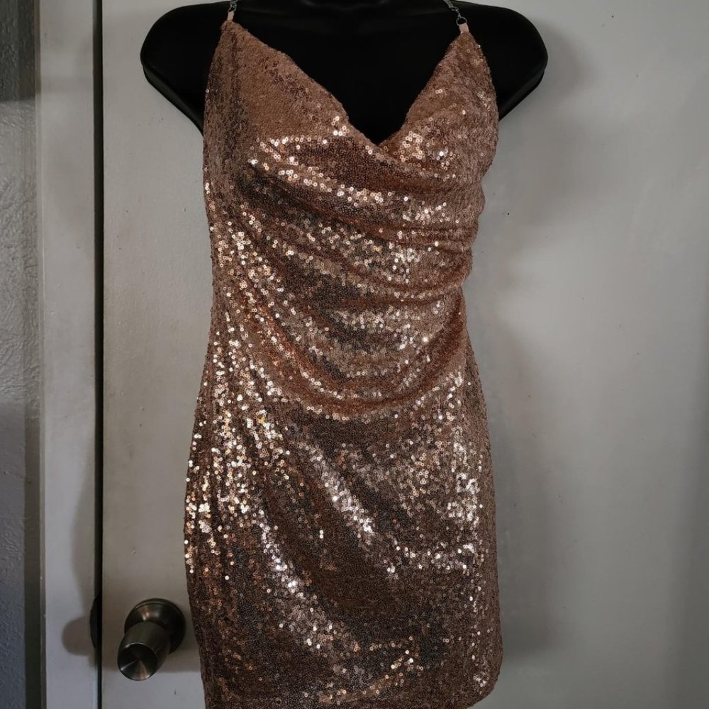 Size 4: EUC  Pretty Little Things Sequin Mini
